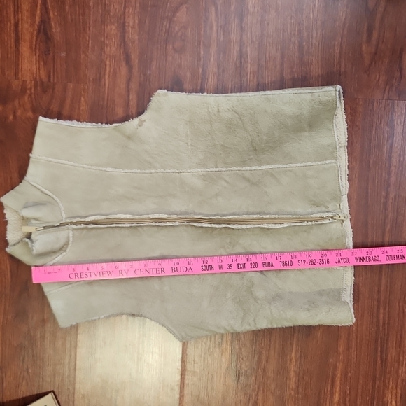 Express Leather Vest Womens Size 8 tan size 8 has flaw - Picture 13 of 13